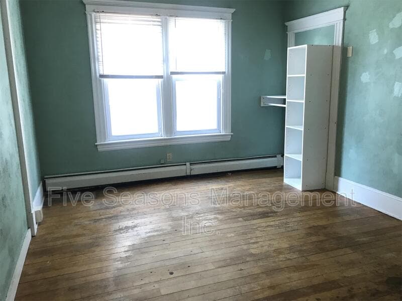 Burlington Condo: 8 Greene St - 1