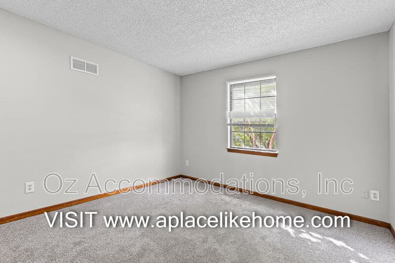 Olathe Condo: 1727 W Spruce St