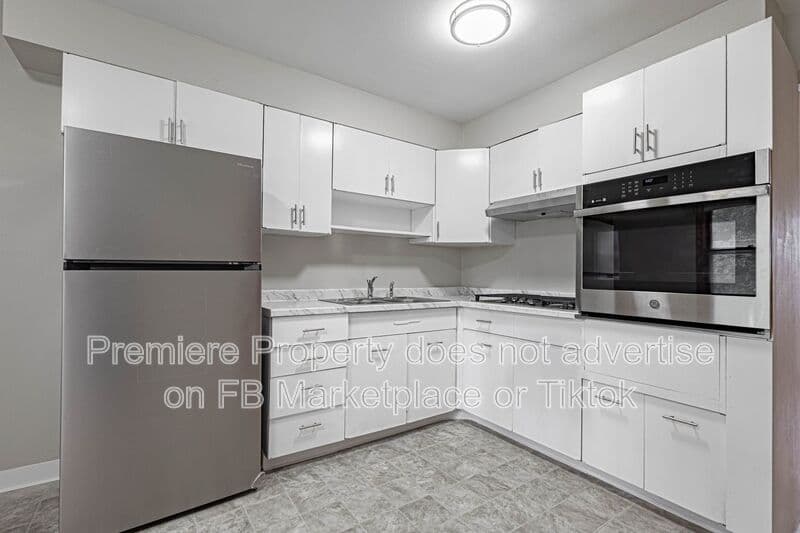 Liberty Townhome: 252 Bonaire Rd