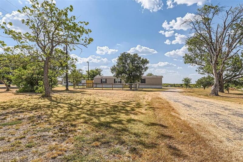 Dale House: 517 Crossroads Drive