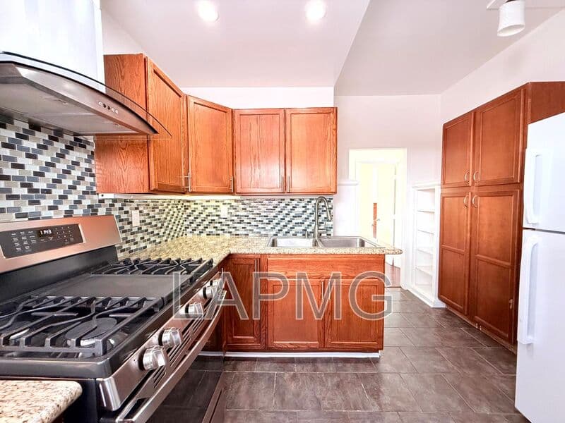 Pasadena House: 607-611 N. El Molino Ave.