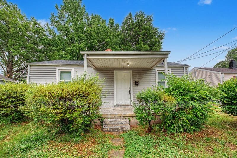 Greensboro House: 402 Winston Street