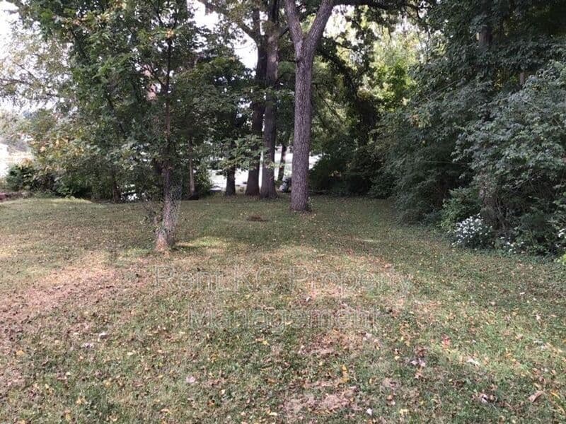 Kansas City House: 5323 NW Edgewood Circle