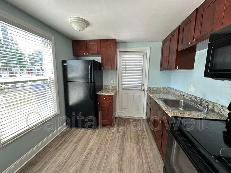 Dunedin House: 425 Milwaukee Ave