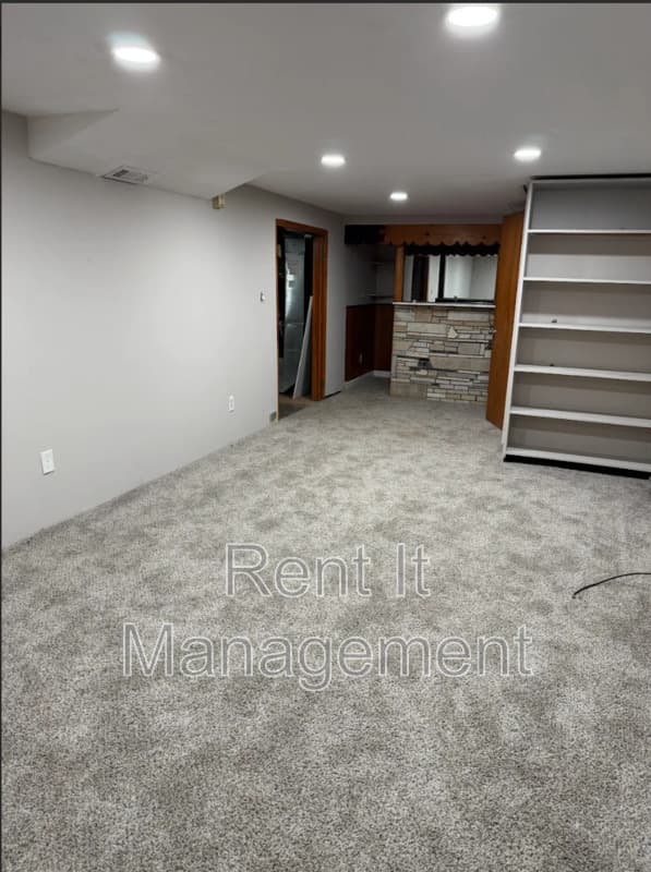 Omaha House: 5348 N 47th Ave
