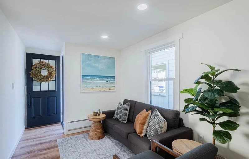 Monterey House: 518 Cortes St