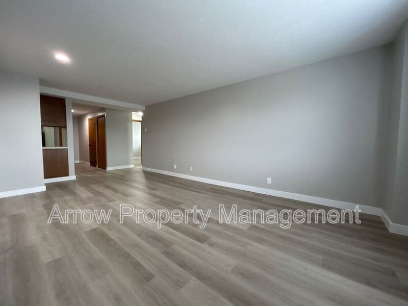 York House: 208 E 5-2B
