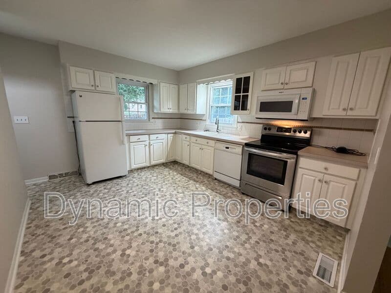 Omaha House: 1416 South 163rd Avenue