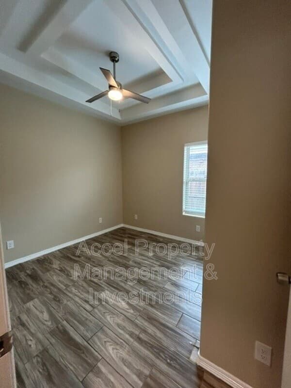 Alton House: 1008 W La Pointe