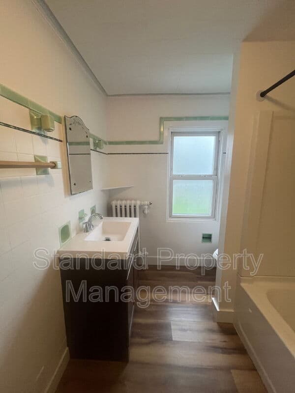 Rochester Condo: 293 Dartmouth St (Apt 2/Up)