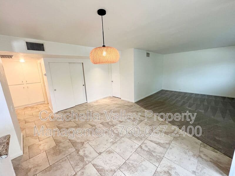 Palm Springs Condo: 400 N Sunrise Way
