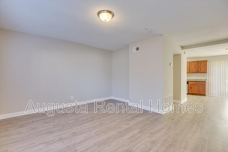 Augusta Townhome: 2905 Arrowhead Drive - E10