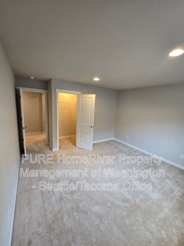Kent House: 11618 SE 197th Place