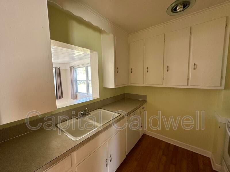 Clearwater House: 18 N Meteor Ave