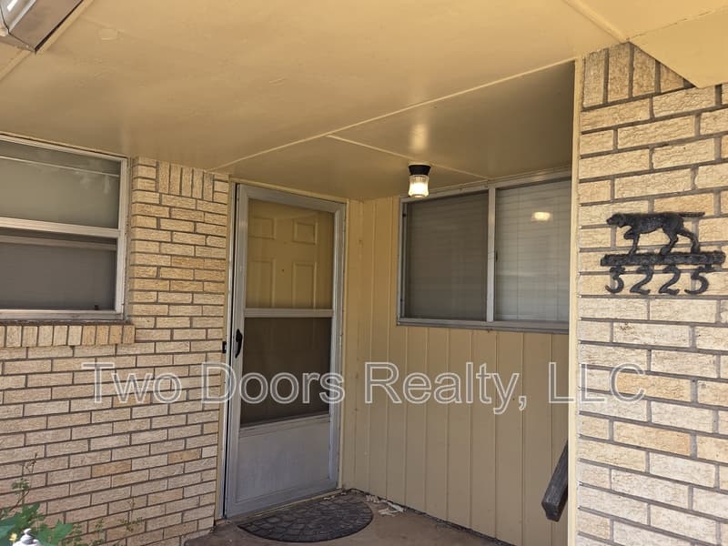 Midwest City House: 3225 N. Ridgewood Dr.