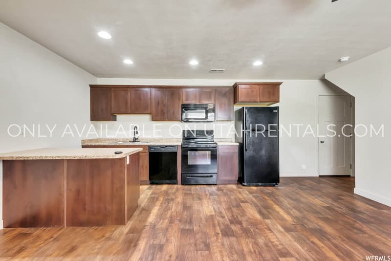 Vineyard Condo: 202 N 725 E