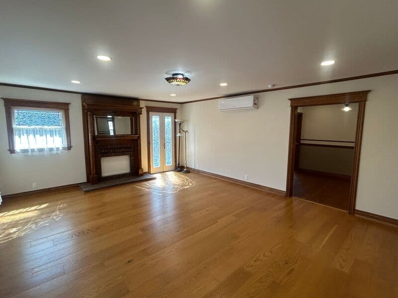 Montrose House: 2434 Florencita Drive