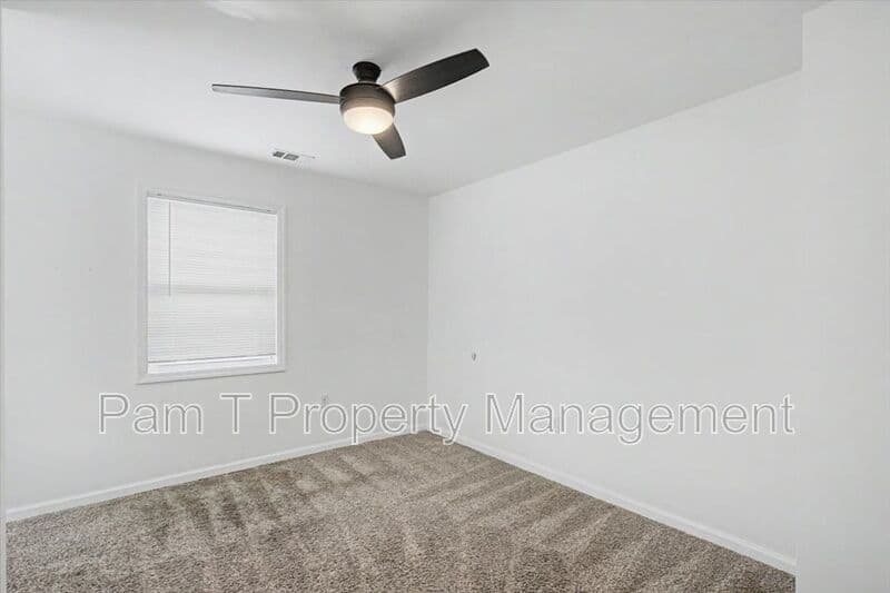 Savannah House: 1200 E 37th St