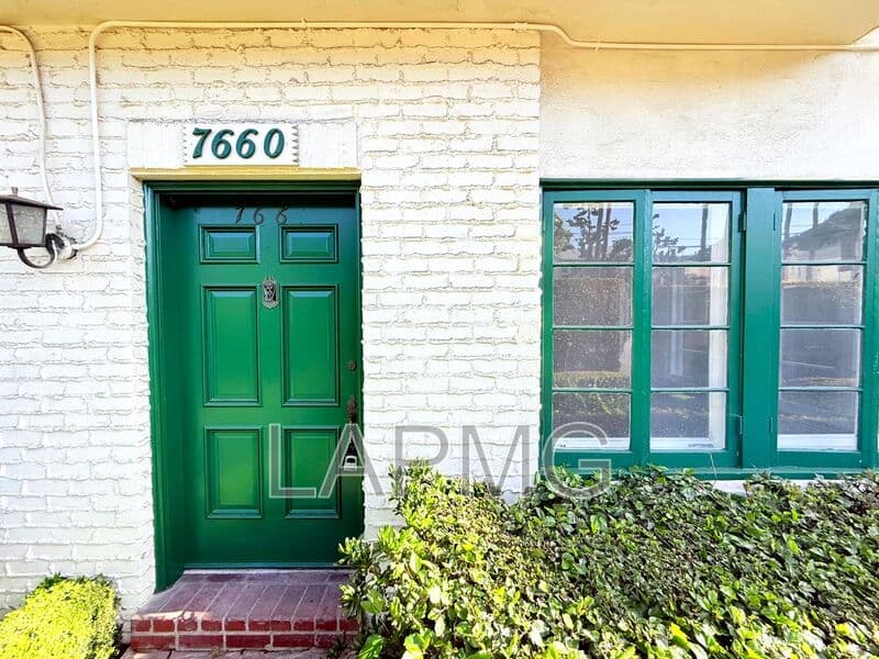 Los Angeles House: 7660 Hollywood Boulevard