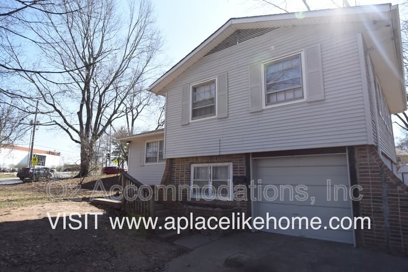 Kansas City House: 8107 E 89th Ter