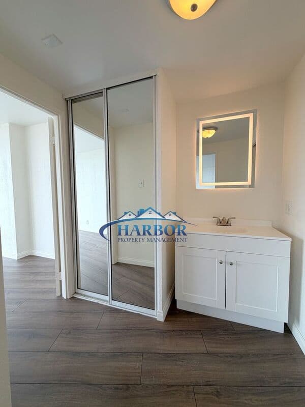 Long Beach Condo: 700 E. Ocean Blvd.