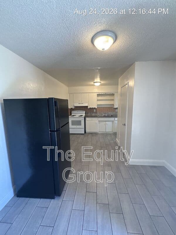 Tulare Condo: 352 S Blackstone St