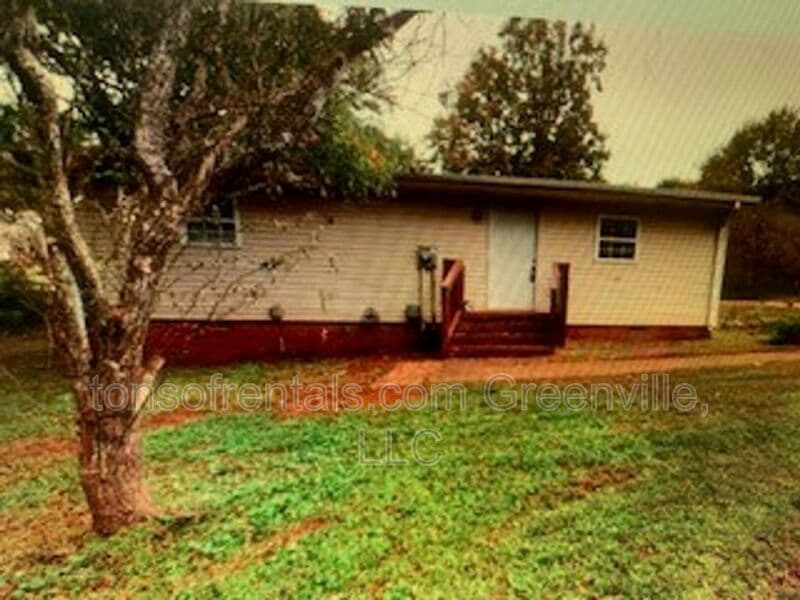 Fountain Inn House: 1501 Howard Drive