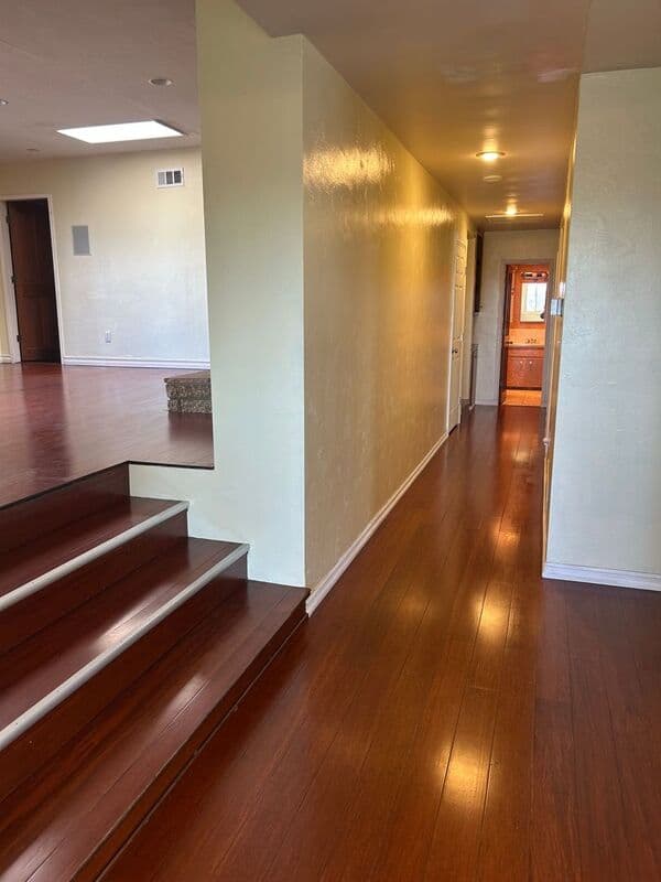 La Mesa House: 4040 Yale Ave