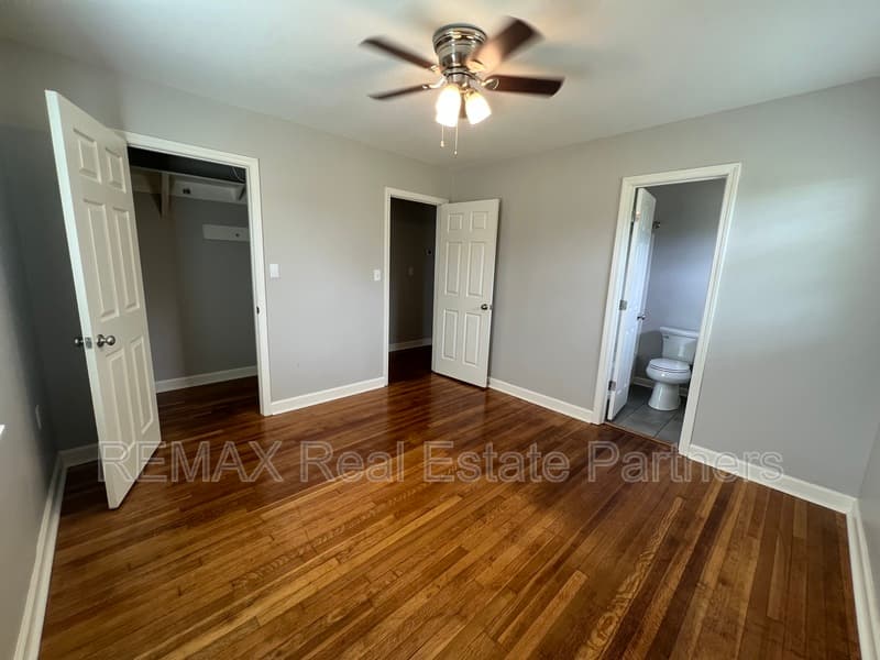 Petal House: 105 Griffith Dr