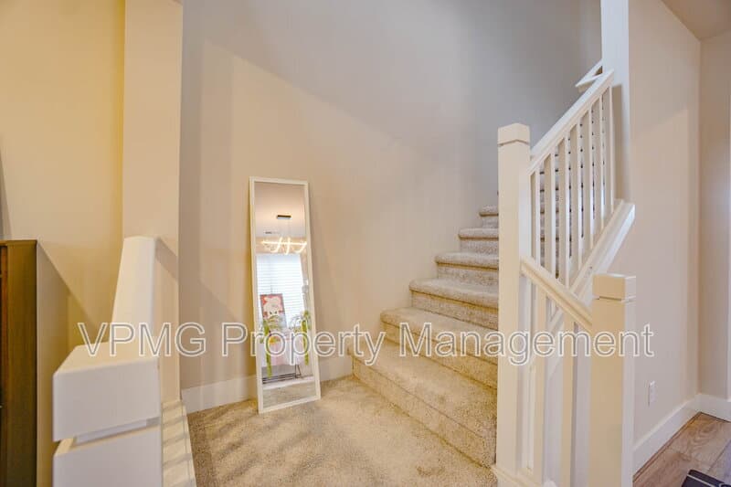 Washougal House: 359 W Koa St