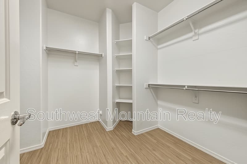 Florence House: 2346 N Monticello Dr