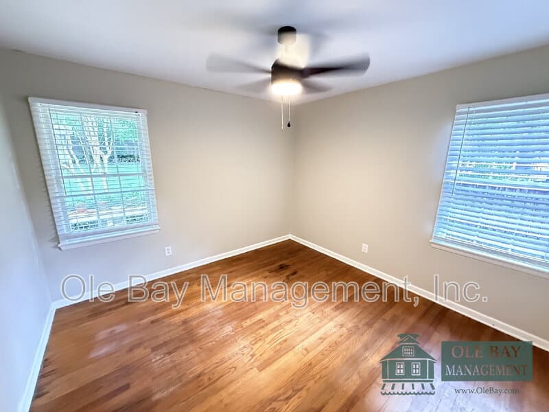 Mobile House: 108 Hilltop Dr E