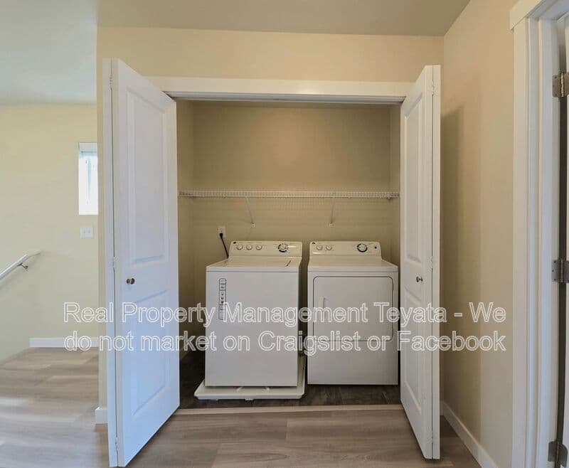 Bellingham House: 4741 Parker St