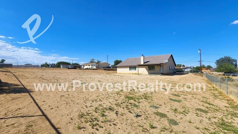 Hesperia House: 17907 Birch St