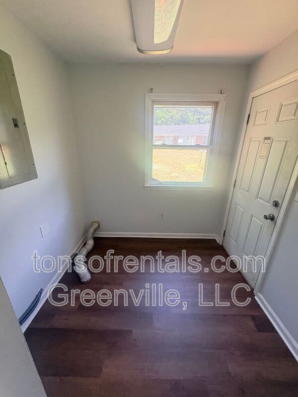 Spartanburg House: 293 Dogwood Club Road