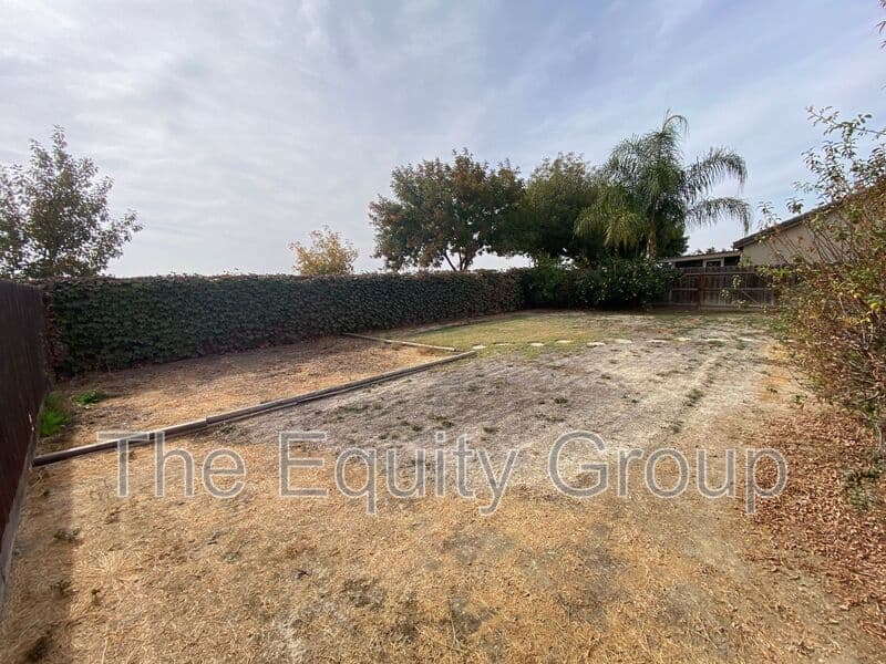 Visalia House: 1025 West Reese Ct