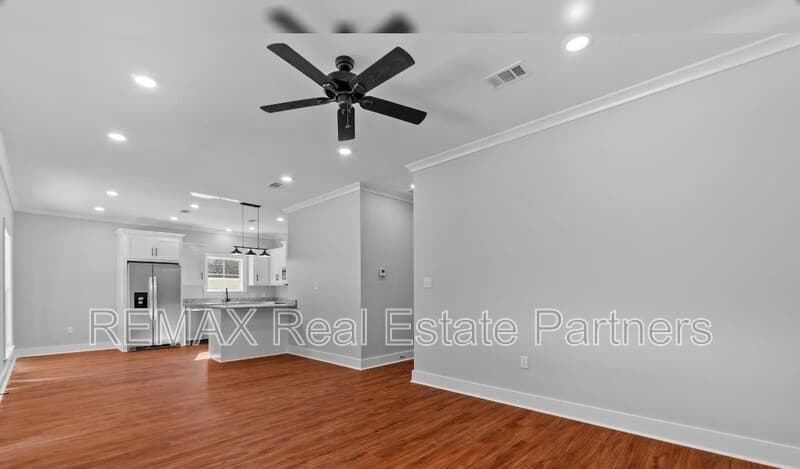Sumrall House: 43 Dearman Rd