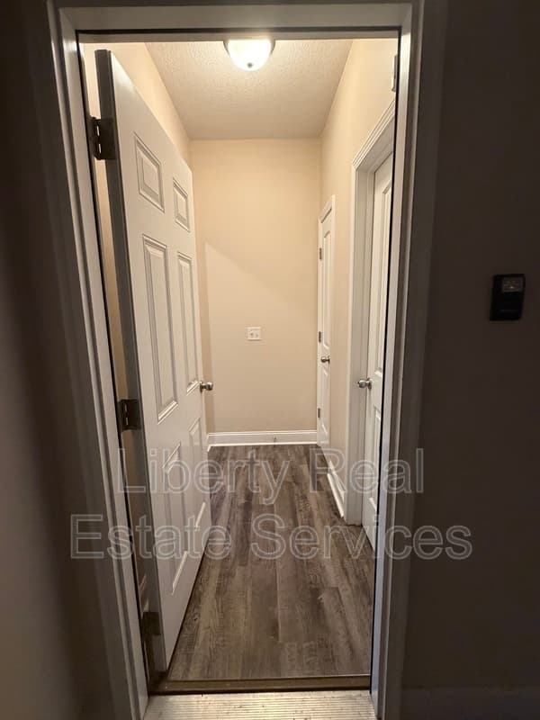 Hinesville House: 224 Whipple Ave
