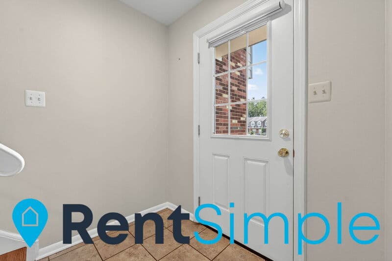 Woodbridge Townhome: 14828 Ensor Ct.