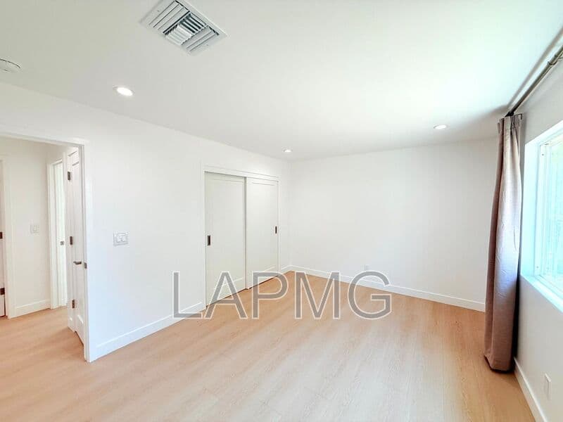 Pacoima House: 10839 Fellows Avenue
