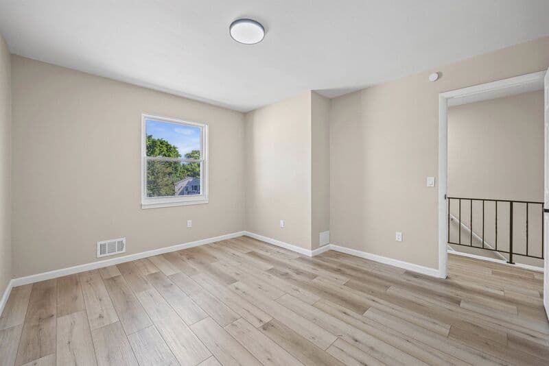 Bloomfield Apartment: 14 Elm Street
