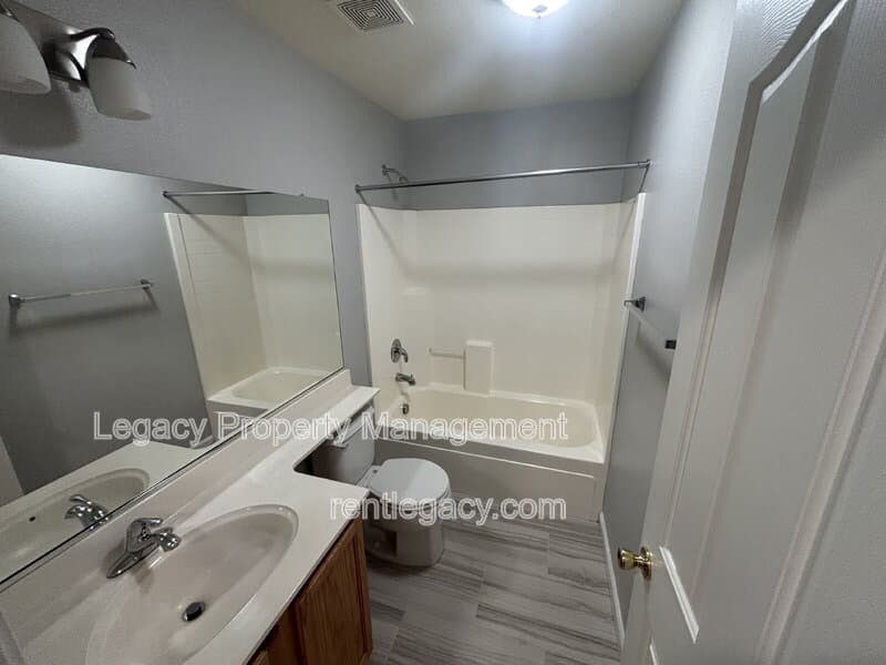 Folsom Condo: 108 Esplanade Circle