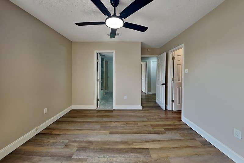Rowlett House: 6204 Alissa Dr
