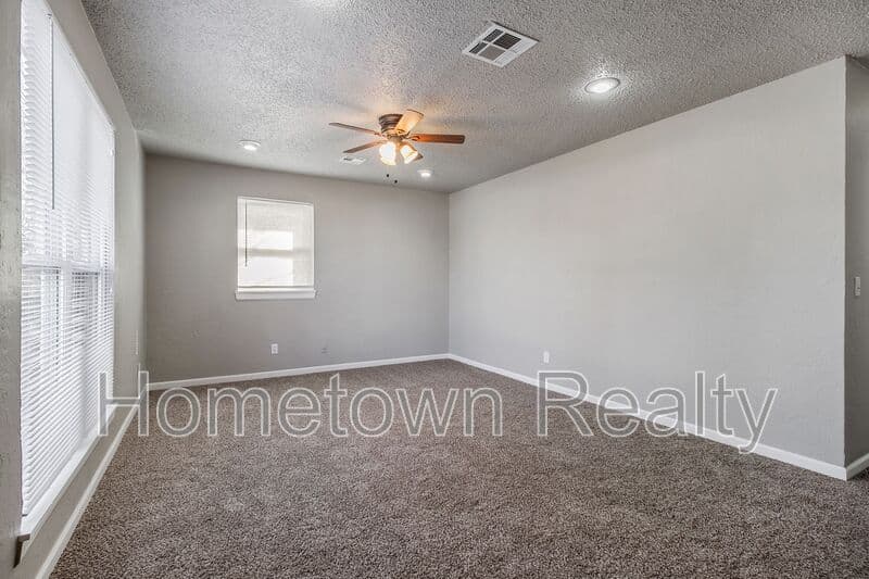 Edmond House: 208 W 5th Street