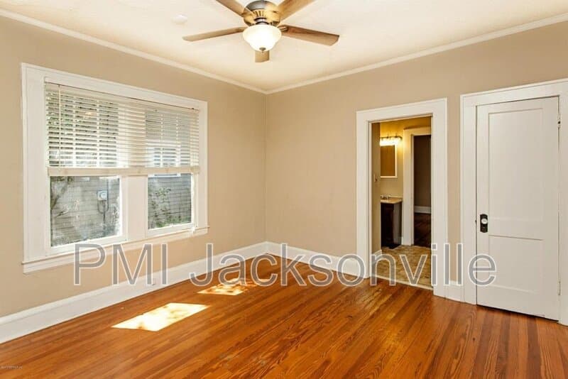 Jacksonville House: 1211 Hollywood Ave