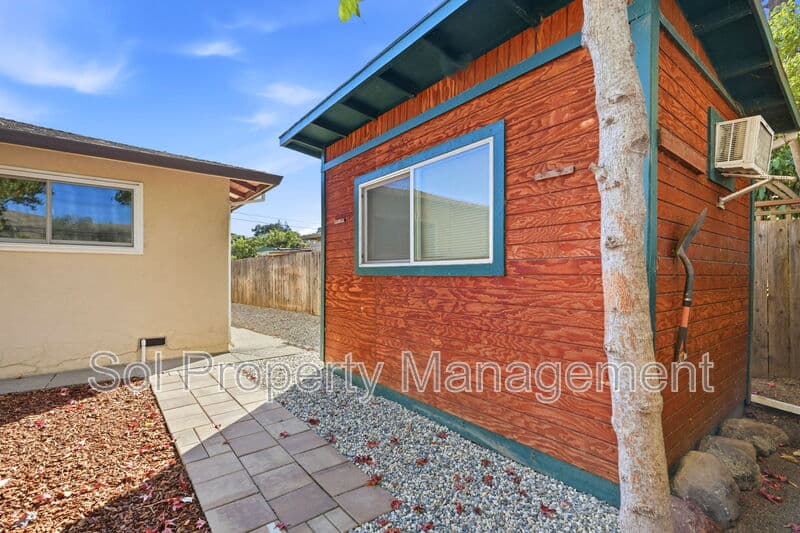 San Rafael House: 600 Tarragon Drive