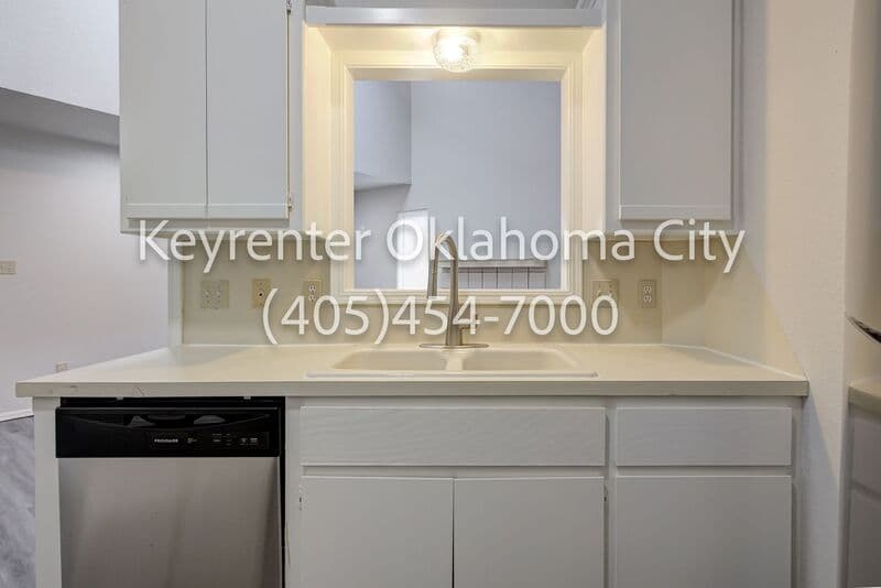 Norman Condo: 102 Harvard Rd