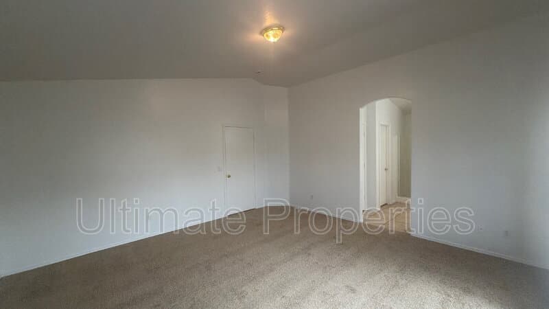 Glendale House: 7145 W Maryland Ave