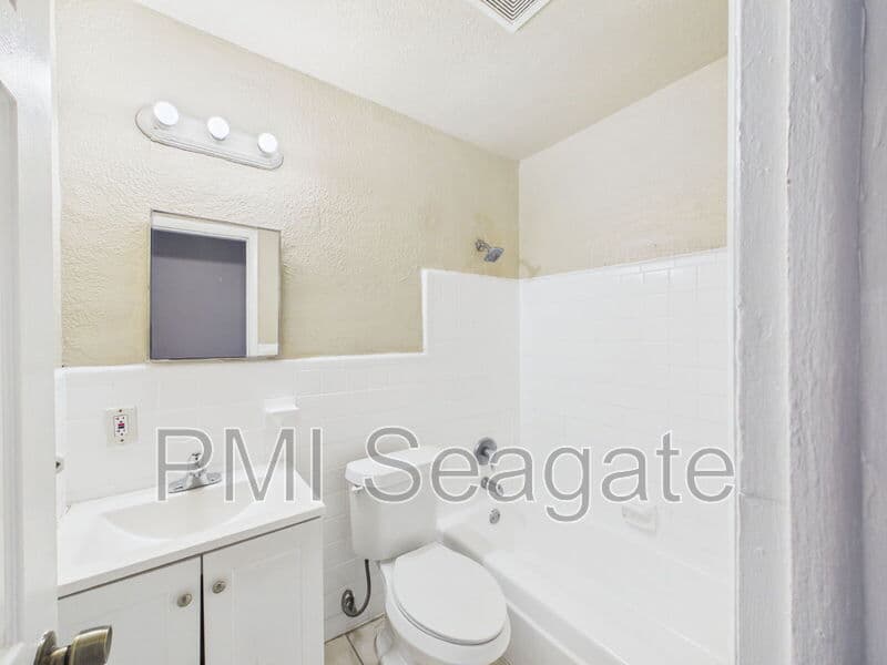 Pompano Beach Condo: 2711 Northwest 1st Street