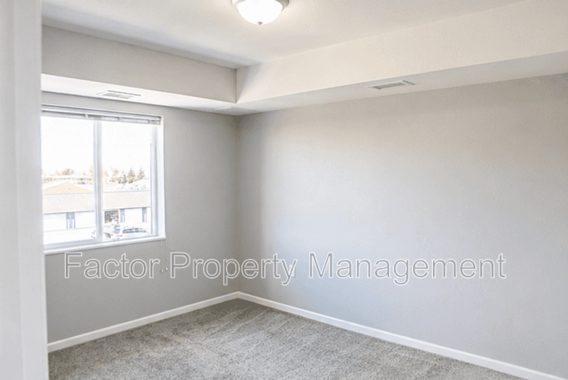 Belle Plaine Condo: 561 Elk Street South